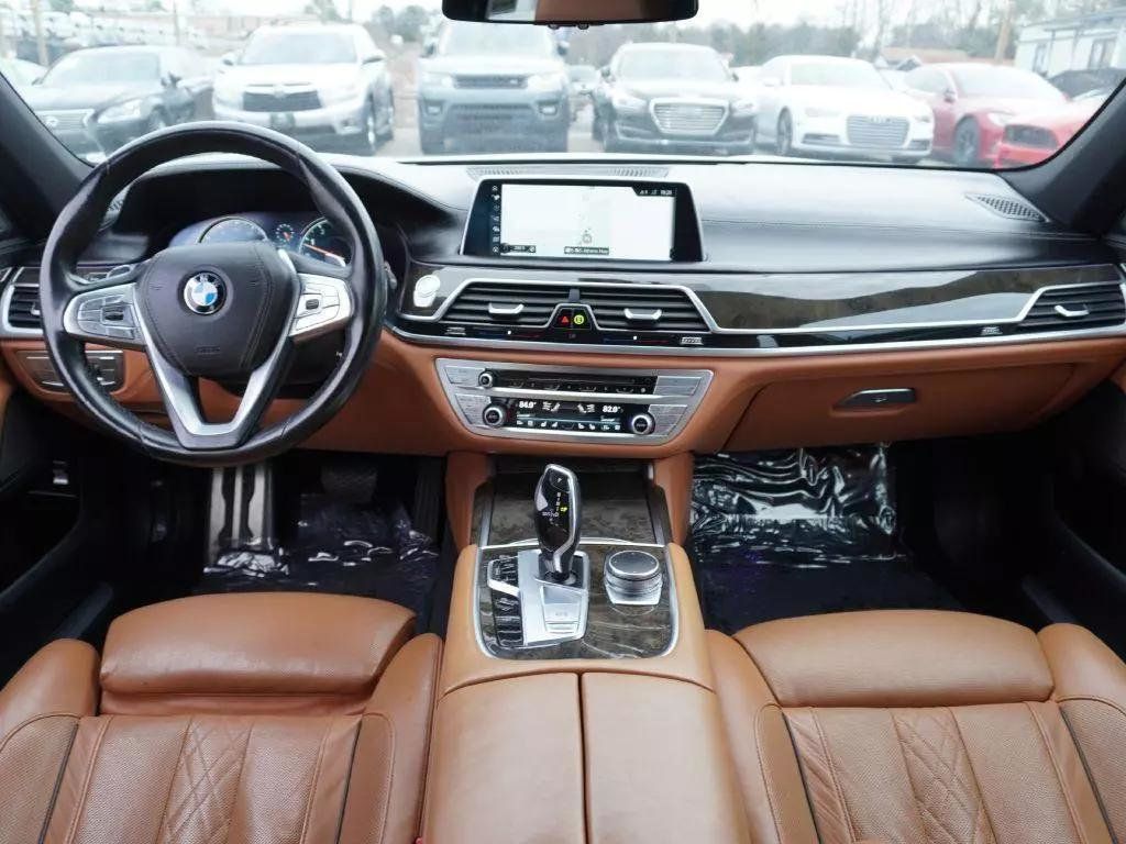 2016 BMW 7 Series 740i - 22581914 - 25