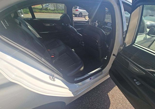 2016 BMW 7 Series 750i - 23015220 - 10