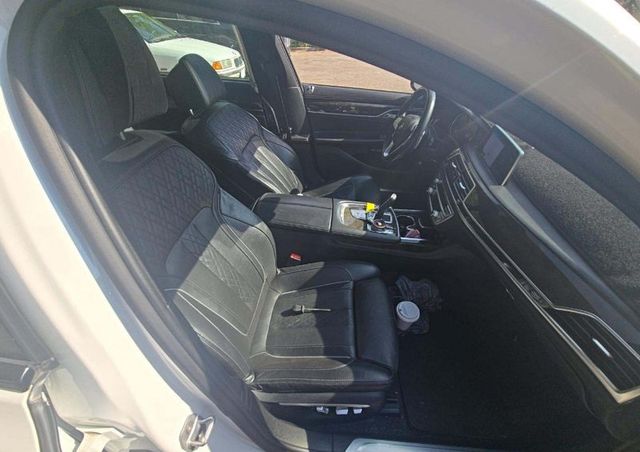 2016 BMW 7 Series 750i - 23015220 - 11