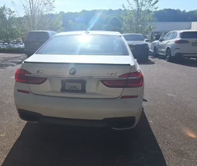 2016 BMW 7 Series 750i - 23015220 - 3