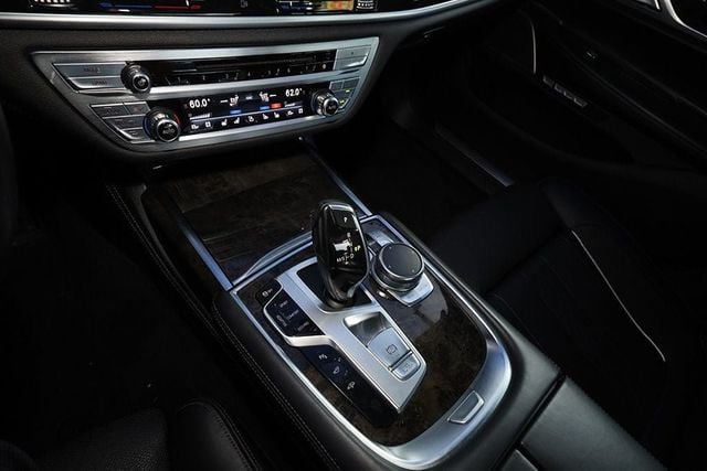 2016 BMW 7 SERIES 750i xDrive - 23048340 - 31