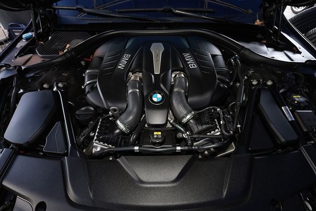 2016 BMW 7 SERIES 750i xDrive - 23048340 - 33