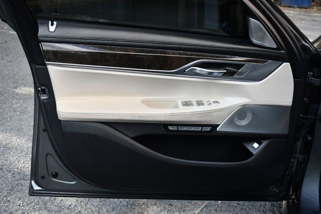 2016 BMW 7 Series 750i xDrive - 22920635 - 19