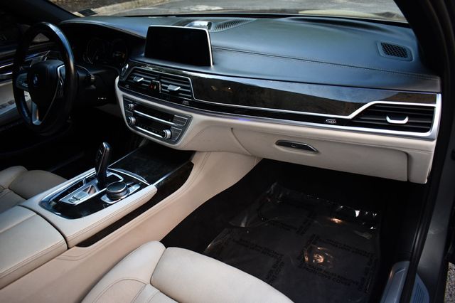 2016 BMW 7 Series 750i xDrive - 22920635 - 27