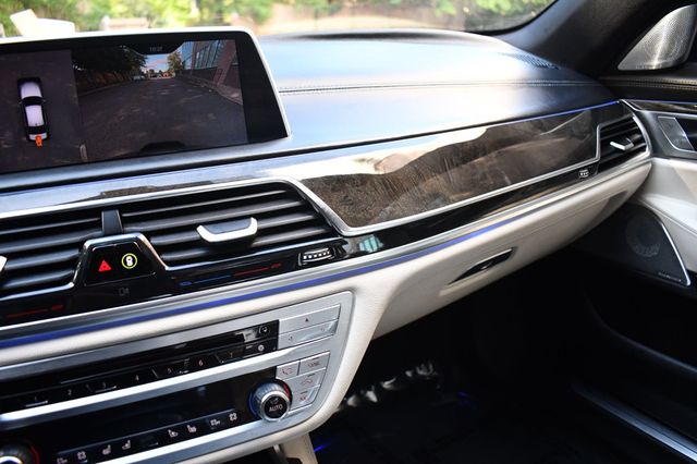 2016 BMW 7 Series 750i xDrive - 22920635 - 31