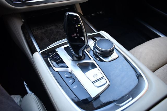 2016 BMW 7 Series 750i xDrive - 22920635 - 32