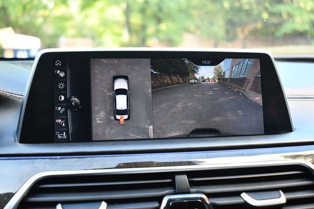 2016 BMW 7 Series 750i xDrive - 22920635 - 40