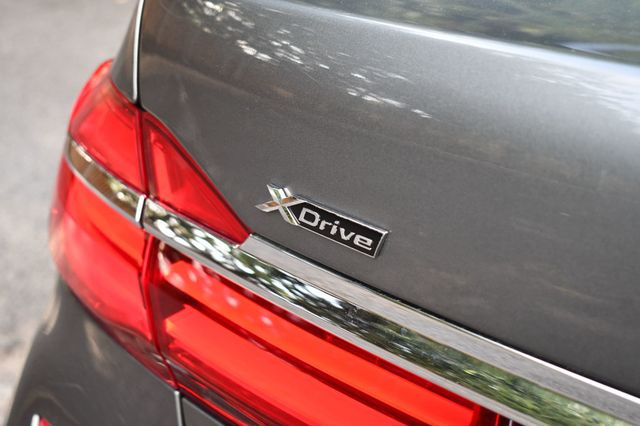 2016 BMW 7 Series 750i xDrive - 22920635 - 6