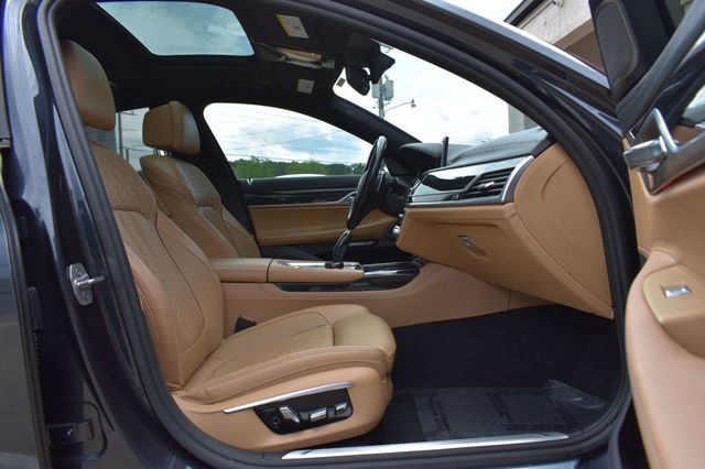 2016 BMW 7 Series 750i xDrive - 23025499 - 14