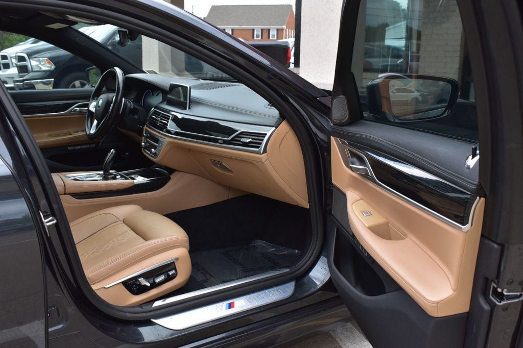 2016 BMW 7 Series 750i xDrive - 23025499 - 16