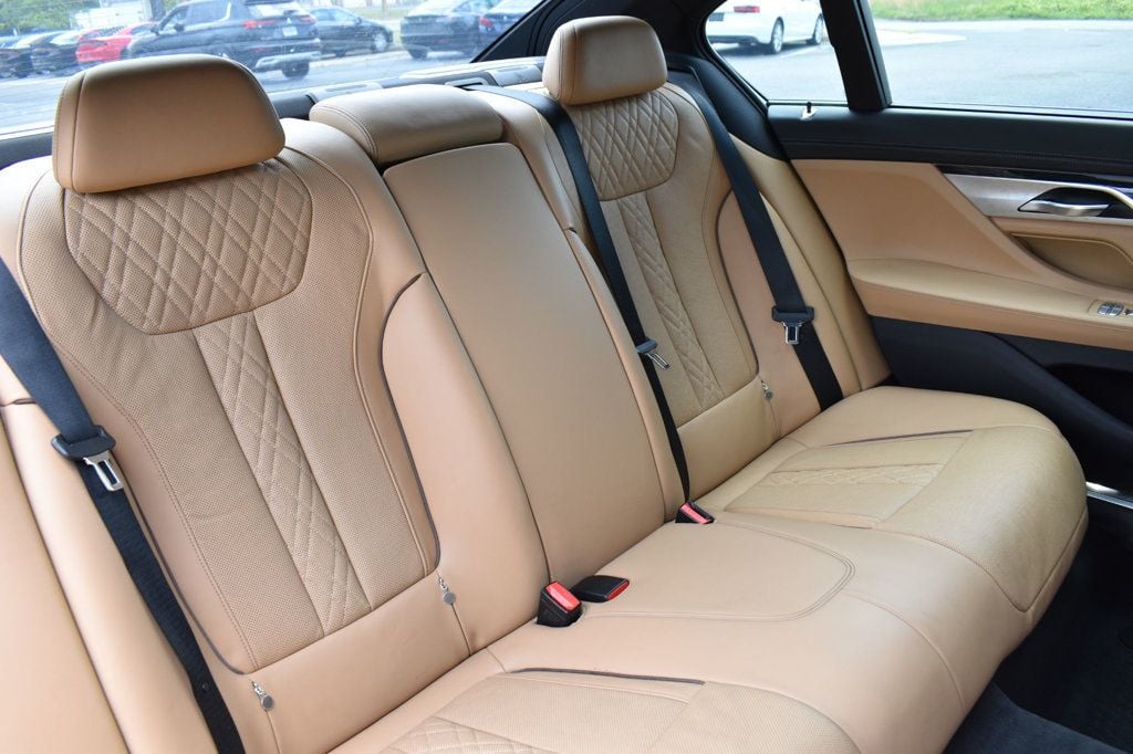 2016 BMW 7 Series 750i xDrive - 23025499 - 18