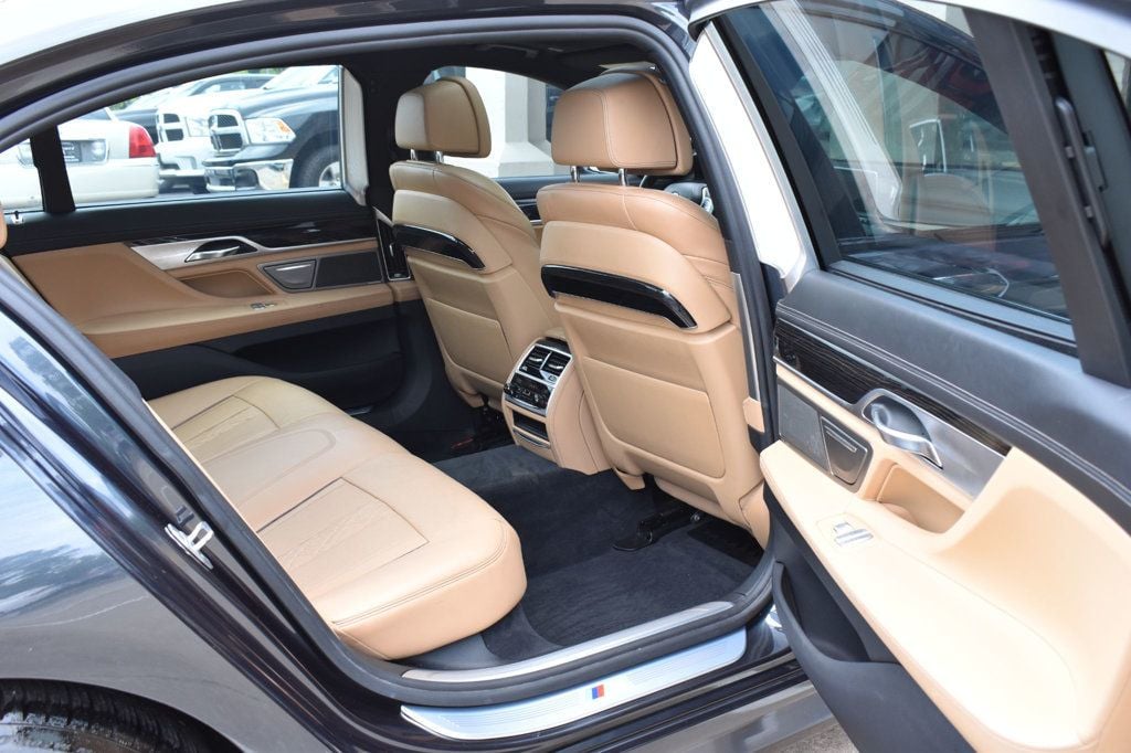2016 BMW 7 Series 750i xDrive - 23025499 - 19