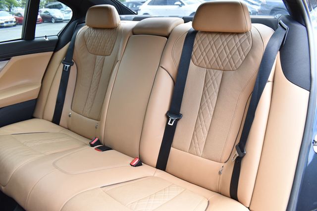 2016 BMW 7 Series 750i xDrive - 23025499 - 21