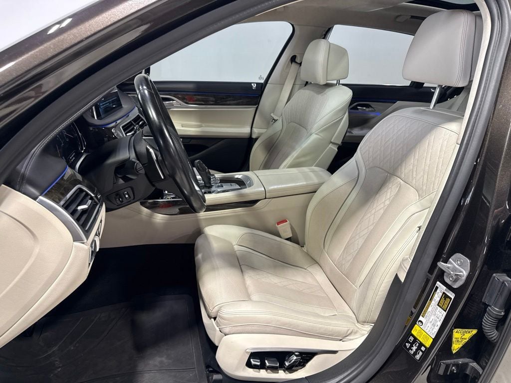 2016 BMW 7 Series 750i xDrive - 23049122 - 24