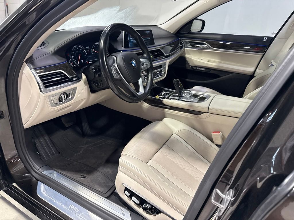 2016 BMW 7 Series 750i xDrive - 23049122 - 25