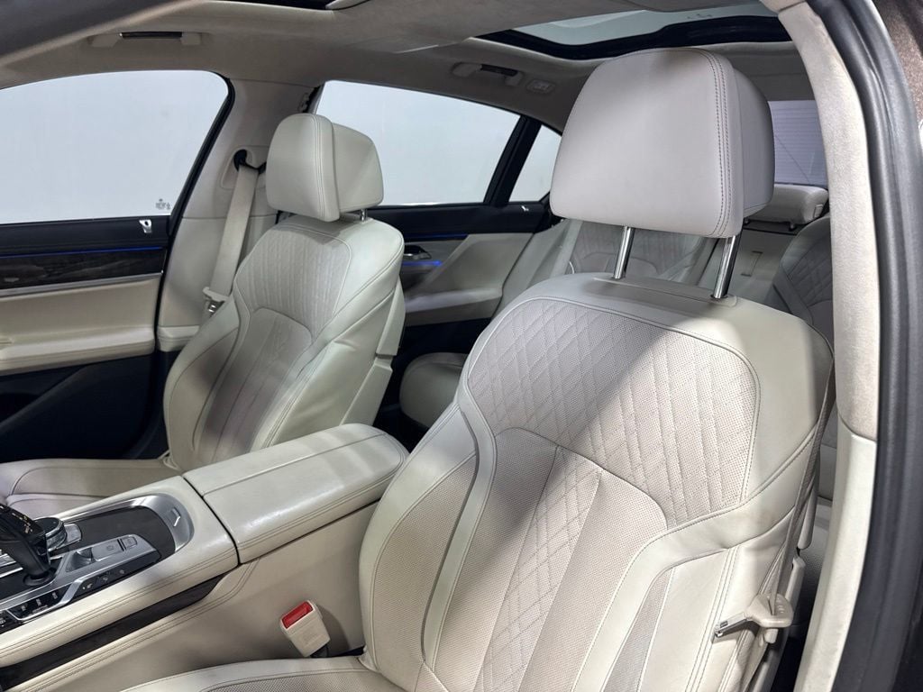 2016 BMW 7 Series 750i xDrive - 23049122 - 27