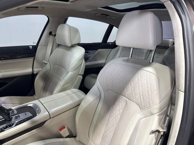 2016 BMW 7 Series 750i xDrive - 23049122 - 27
