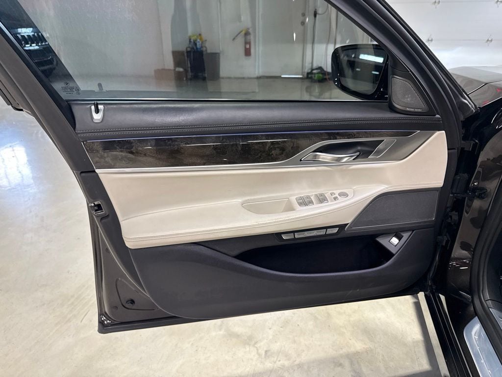 2016 BMW 7 Series 750i xDrive - 23049122 - 29