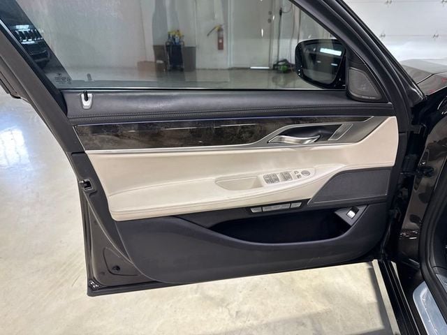 2016 BMW 7 Series 750i xDrive - 23049122 - 29