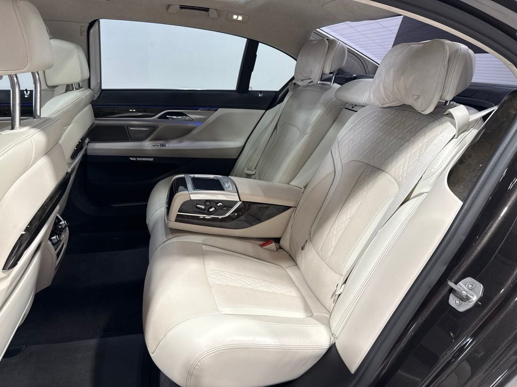 2016 BMW 7 Series 750i xDrive - 23049122 - 32