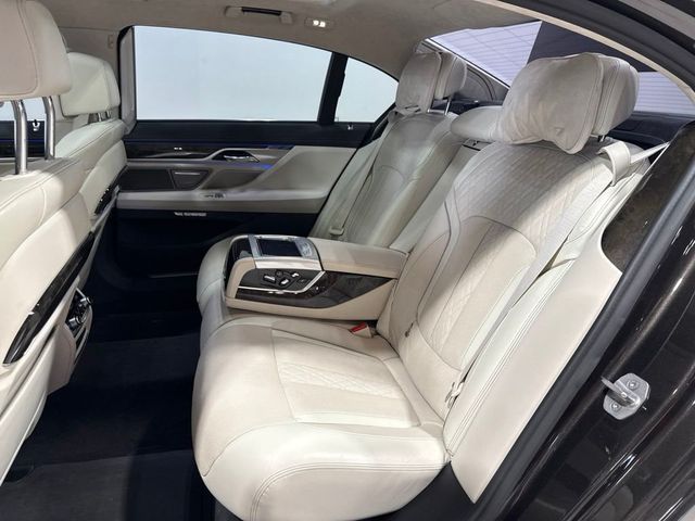 2016 BMW 7 Series 750i xDrive - 23049122 - 32