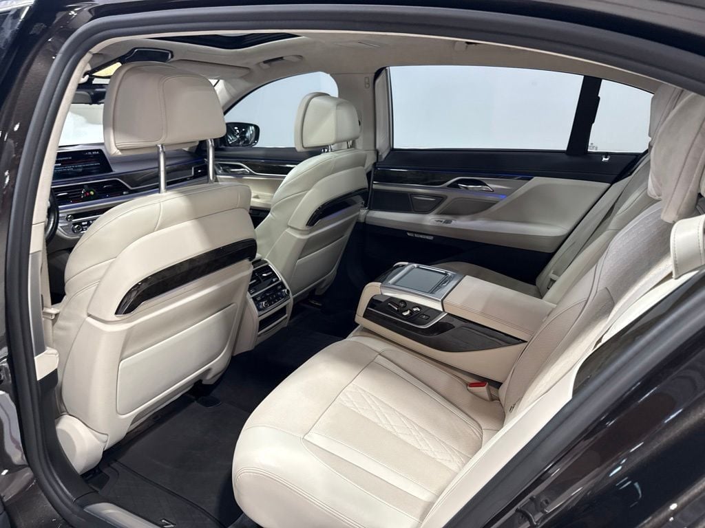 2016 BMW 7 Series 750i xDrive - 23049122 - 33