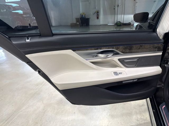2016 BMW 7 Series 750i xDrive - 23049122 - 37