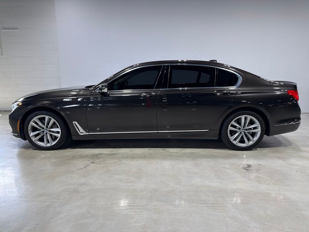 2016 BMW 7 Series 750i xDrive - 23049122 - 3