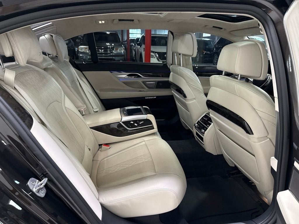 2016 BMW 7 Series 750i xDrive - 23049122 - 41