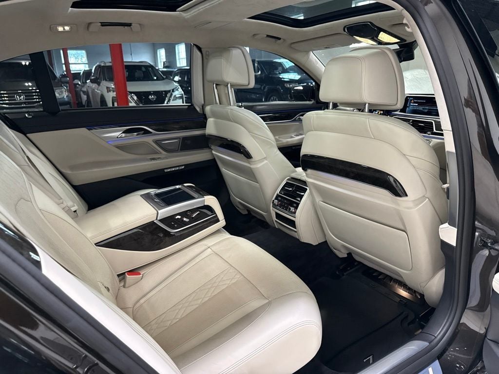 2016 BMW 7 Series 750i xDrive - 23049122 - 42