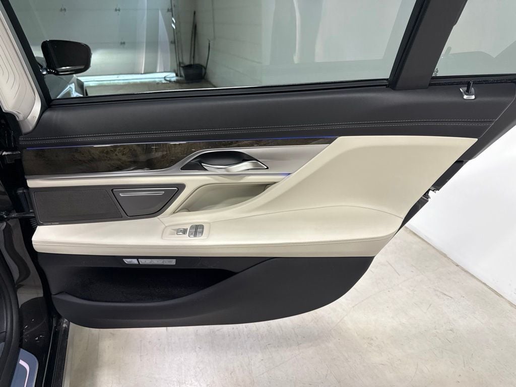 2016 BMW 7 Series 750i xDrive - 23049122 - 45