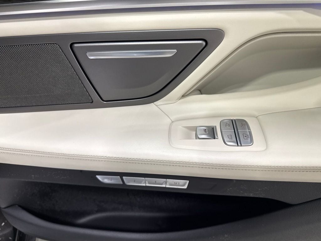 2016 BMW 7 Series 750i xDrive - 23049122 - 46