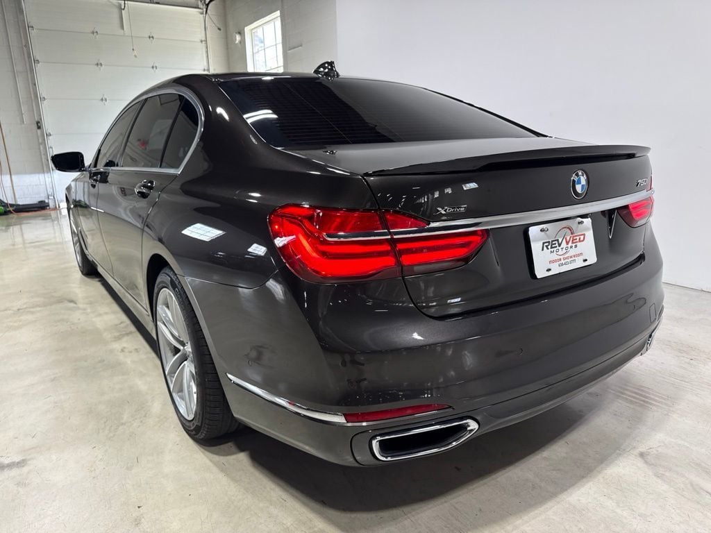2016 BMW 7 Series 750i xDrive - 23049122 - 4
