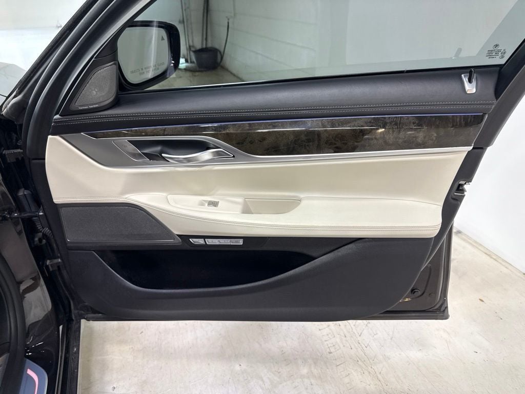 2016 BMW 7 Series 750i xDrive - 23049122 - 51