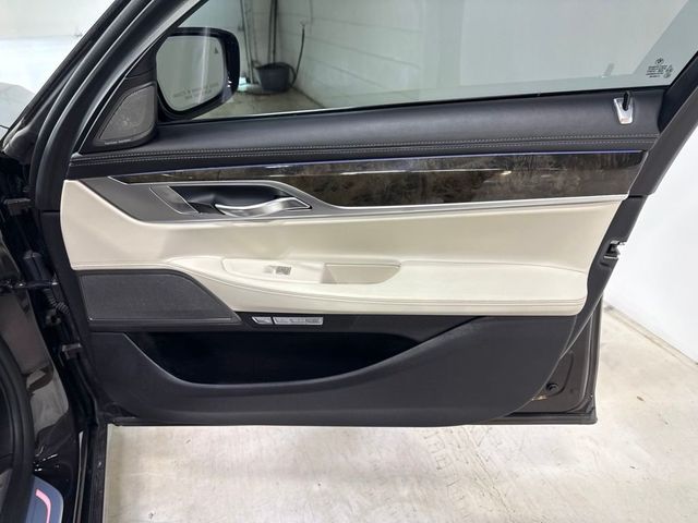 2016 BMW 7 Series 750i xDrive - 23049122 - 51