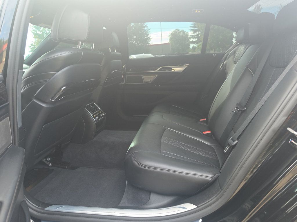 BMW 7 Series photo 10