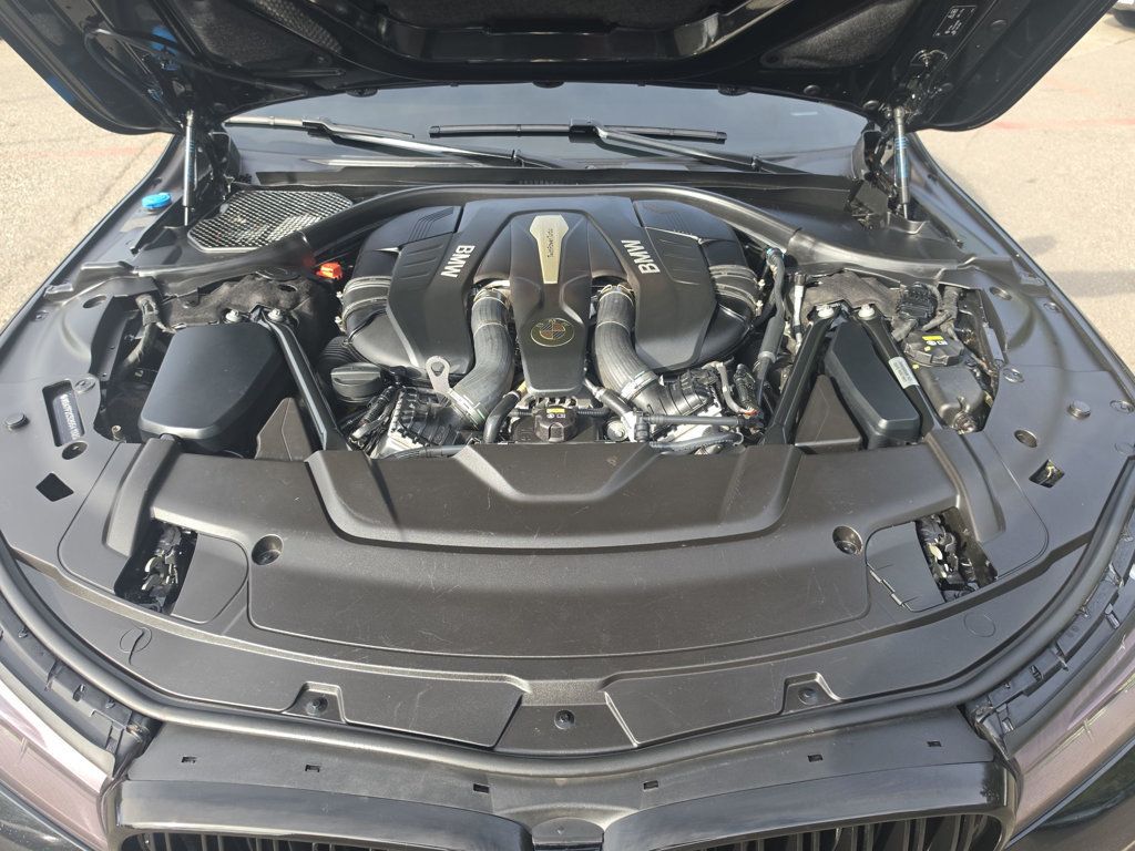 BMW 7 Series photo 24