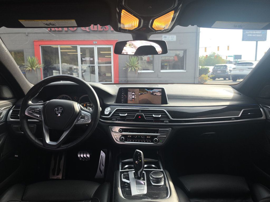 BMW 7 Series photo 30