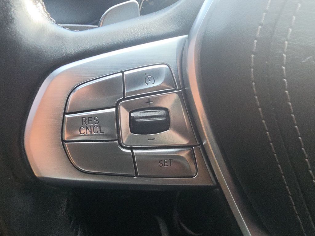 BMW 7 Series photo 33