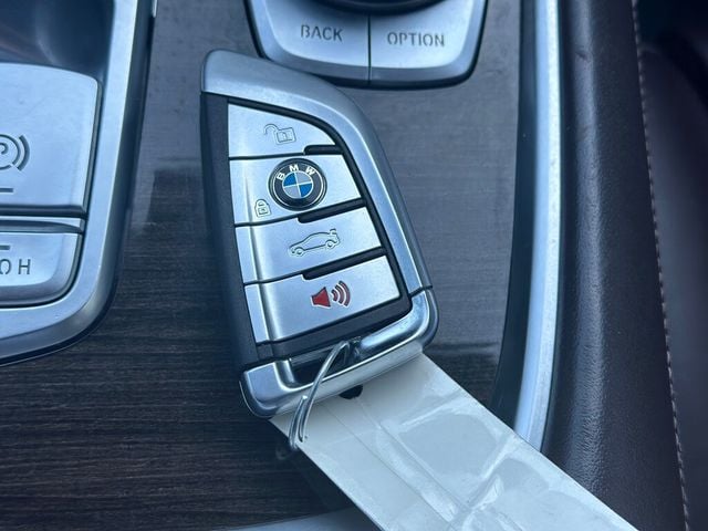 2016 BMW 7 Series 750i xDrive - 22383490 - 27