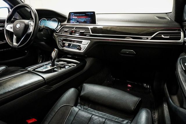2016 BMW 7 Series 750i xDrive - 22953136 - 13
