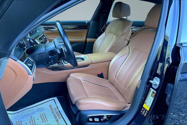 2016 BMW 7 Series 750i xDrive - 23017618 - 9