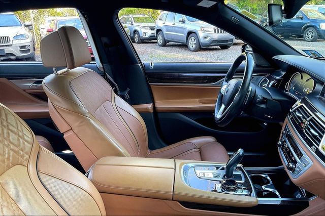 2016 BMW 7 Series 750i xDrive - 23017618 - 11