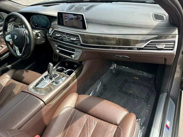 2016 BMW 7 Series 750i xDrive - 23011938 - 10