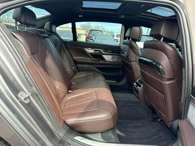 2016 BMW 7 Series 750i xDrive - 23011938 - 19
