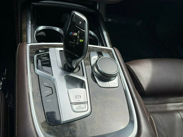 2016 BMW 7 Series 750i xDrive - 23011938 - 28
