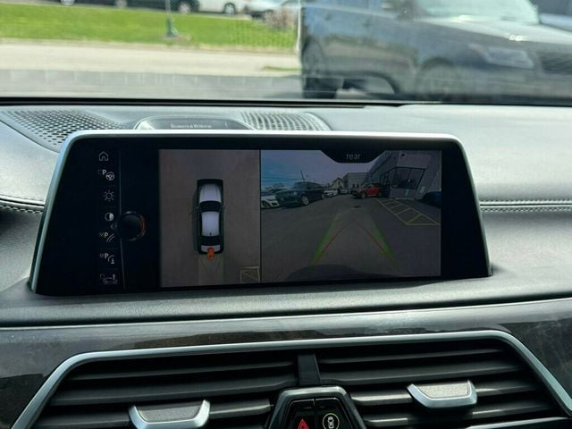 2016 BMW 7 Series 750i xDrive - 23011938 - 3
