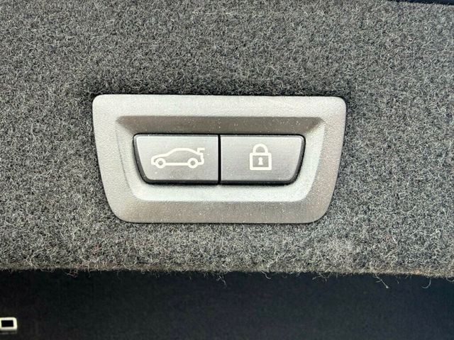 2016 BMW 7 Series 750i xDrive - 23011938 - 39