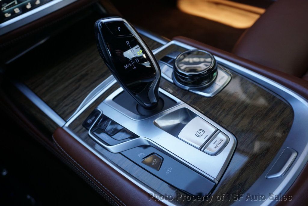 2016 BMW 7 Series 750i xDrive - 22820856 - 31