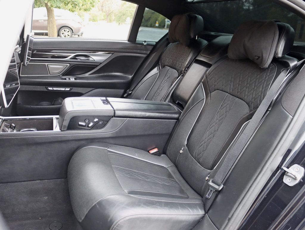2016 BMW 7 Series 750i xDrive M-Sport - 22930394 - 31
